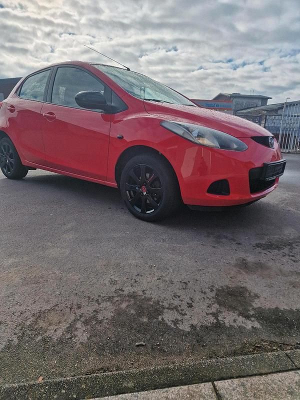 Gebraucht Mazda 2 75 PS (55 kW) 2009 Rot Kleinwagen