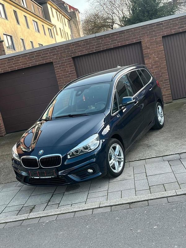 Gebraucht BMW 218 150 PS (110 kW) 2017 Blau Van / Kleinbus