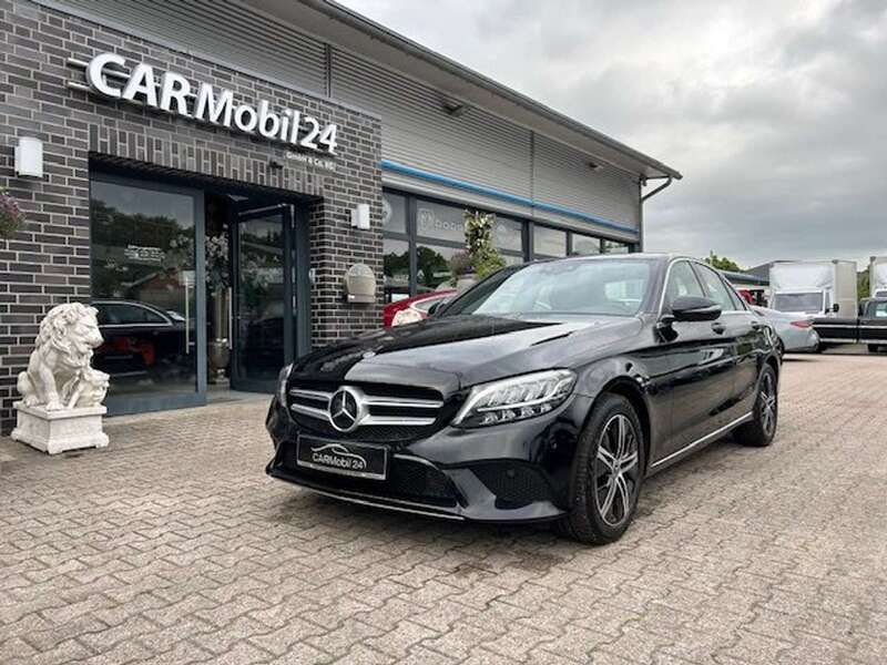 Uni schwarz Gebraucht 2019 Mercedes C220 Avantgarde Limousine | 23.900 € (Teuer) - Bild 1/4