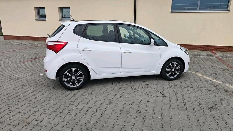 Gebraucht Hyundai ix20 125 PS (91 kW) 2017 Weiß Kleinwagen