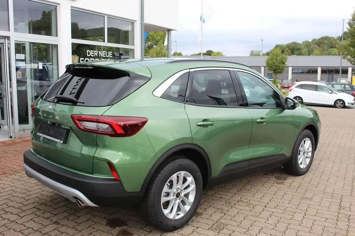 Neu Ford Kuga Titanium 186 PS (136 kW) 2025 Bursting green SUV