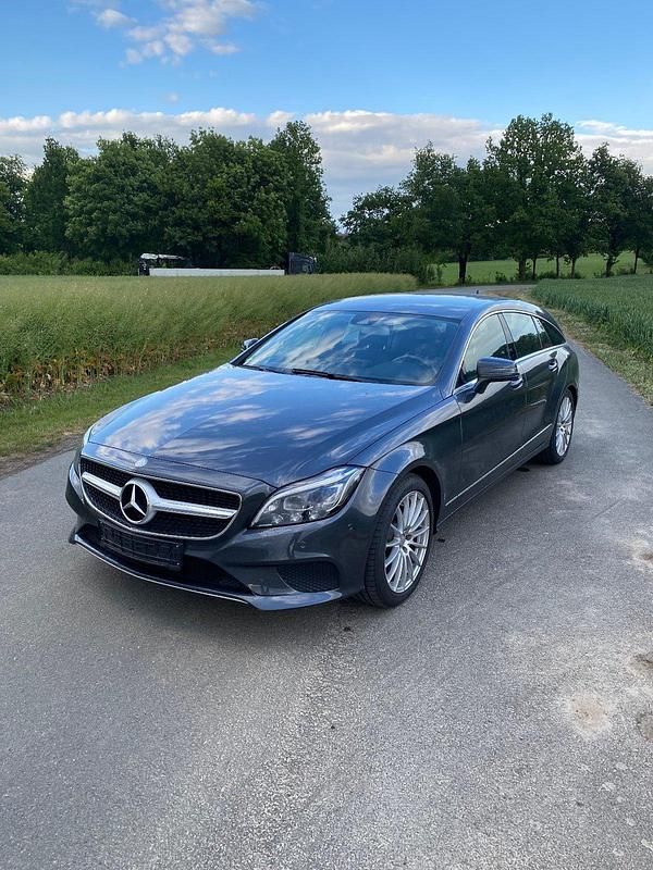 Blau Gebraucht 2016 Mercedes CLS350 Shooting Brake Kombi | 24.100 € (Fairer Preis) - Bild 1/4