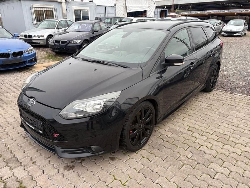 Schwarz Gebraucht 2012 Ford Focus ST Limousine | 7.950 € (Guter Preis) - Bild 1/4