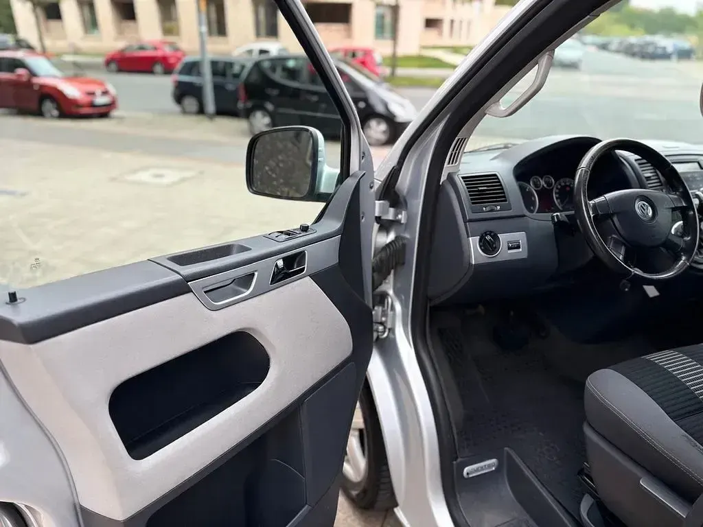 Używany VW T5 United 131 KM (96 kW) 2009 Srebrny Van