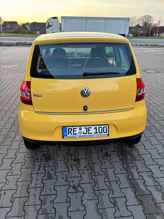 Second-hand VW Fox 54 CP (39 kW) 2005 Galben Hatchback