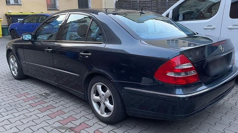 Gebraucht Mercedes E220 Avantgarde 150 PS (110 kW) 2002 Limousine
