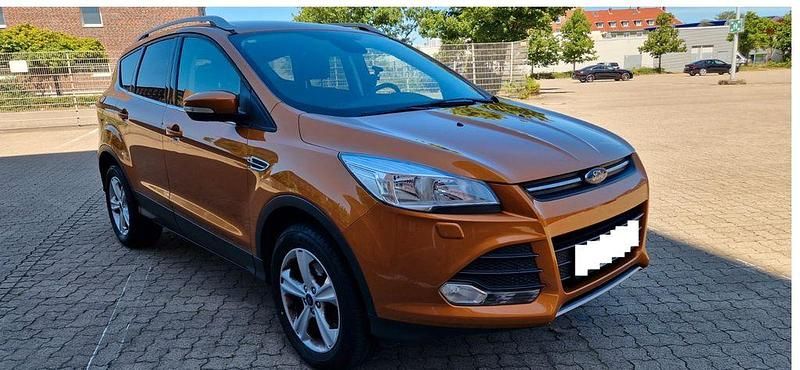 Gold Gebraucht 2016 Ford Kuga SYNC Edition SUV | 8.800 € (Superpreis) - Bild 1/4