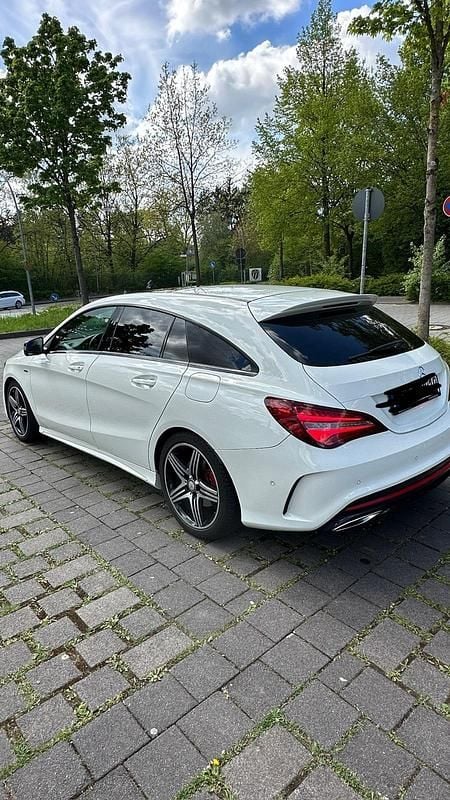 Weiß Gebraucht 2017 Mercedes CLA250 Shooting Brake Kombi | 24.900 € (Fairer Preis) - Bild 1/4