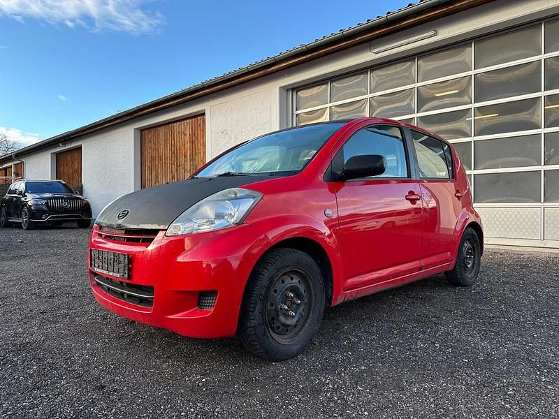 Gebraucht Daihatsu Sirion 70 PS (51 kW) 2008 Rot Kleinwagen