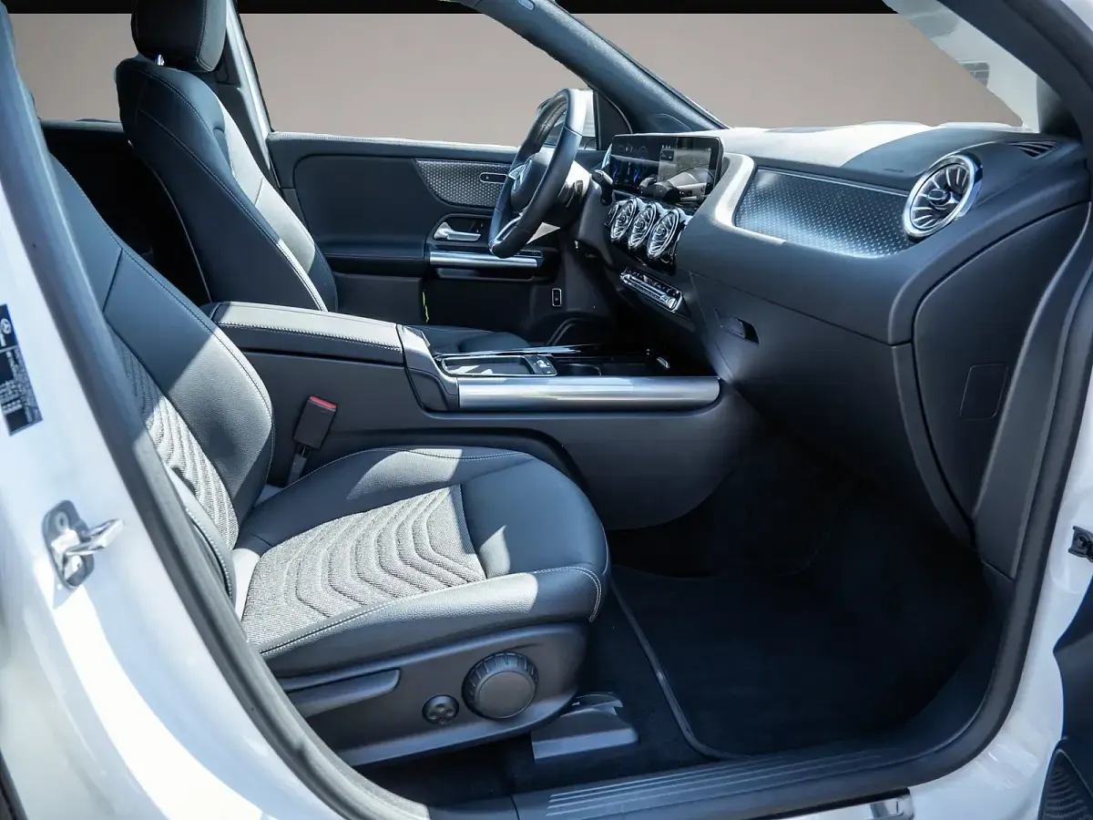 Gebraucht Mercedes EQA250 139 kW (190 PS) 2025 Weiß SUV