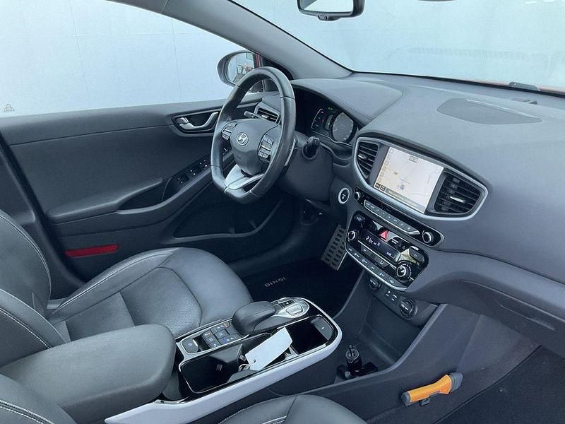 Gebraucht Hyundai Ioniq Premium 88 kW (120 PS) 2019 Orange Kleinwagen