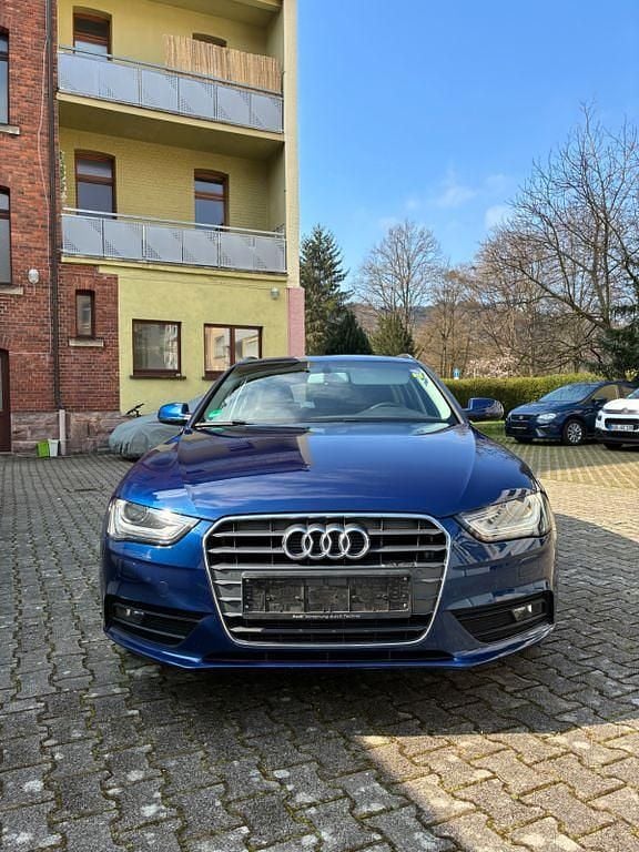 Gebraucht Audi A4 Sport 170 PS (125 kW) 2014 Blau Limousine