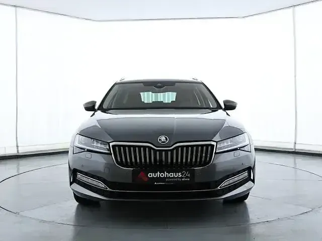 Gebraucht Skoda Superb Style 150 PS (110 kW) 2022 Grau Kombi
