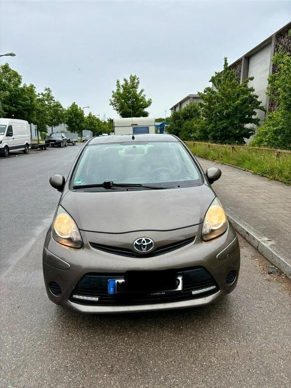 Braun Gebraucht 2012 Toyota Aygo Kleinwagen | 3.000 € (Fairer Preis) - Bild 1/4