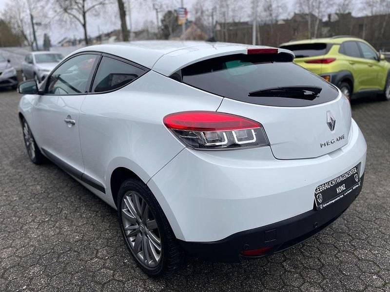 Gebraucht Renault Mégane Coupé Night&Day 131 PS (96 kW) 2010 Weiß Coupé