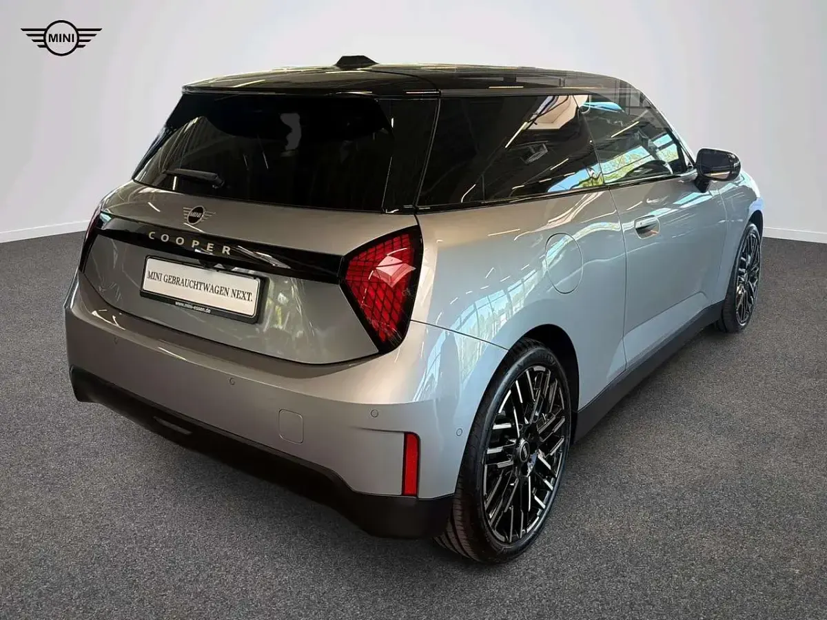 Gebraucht Mini Cooper Favoured 135 kW (184 PS) 2025 Grau Kleinwagen