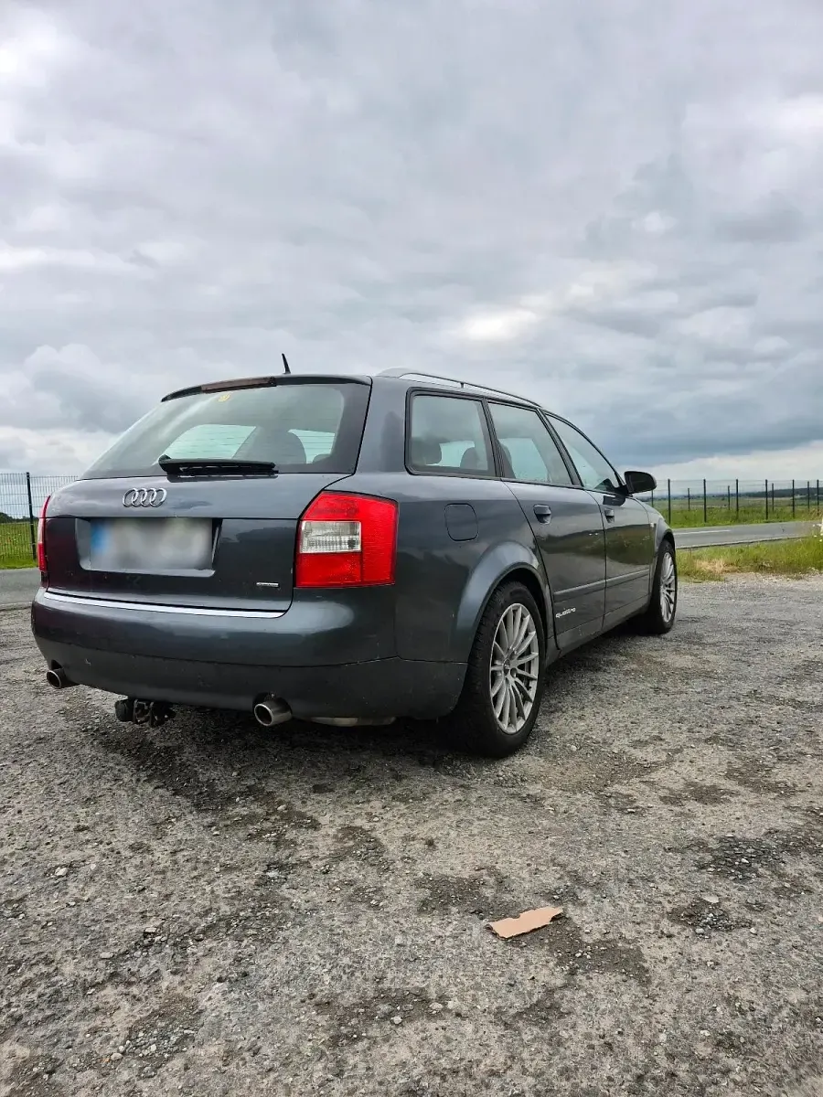 Gebraucht Audi A4 Basis 220 PS (161 kW) 2002 Grau Kombi