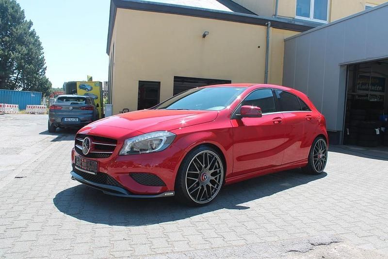 Gebraucht Mercedes A180 122 PS (89 kW) 2013 Rot Limousine