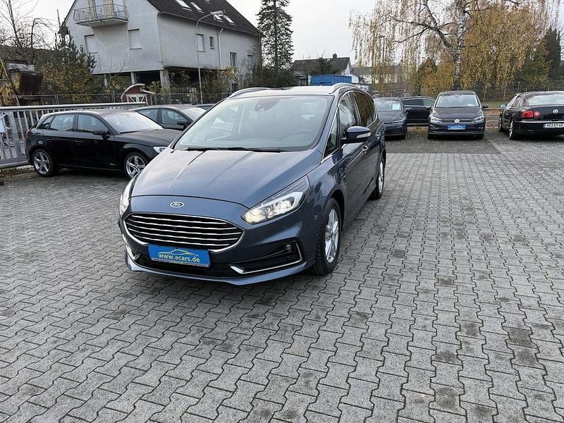 Blau Gebraucht 2020 Ford S-MAX Titanium Van / Kleinbus | 18.499 € (Guter Preis) - Bild 1/4