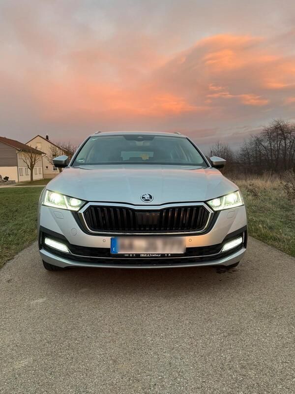 Silber Gebraucht 2020 Skoda Octavia Kombi | 17.000 € (Teuer) - Bild 1/4