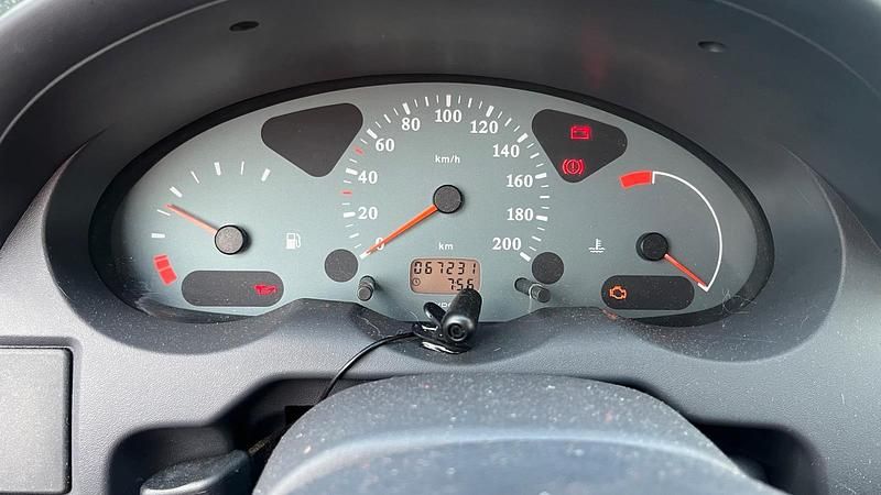 Usata Nissan Micra 60 CV (44 kW) 2002 Argento Utilitaria