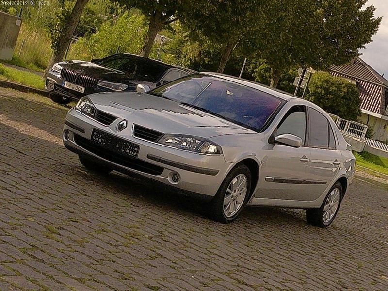 Grau Gebraucht 2007 Renault Laguna II Avantage Limousine | 2.999 € (Teuer) - Bild 1/4