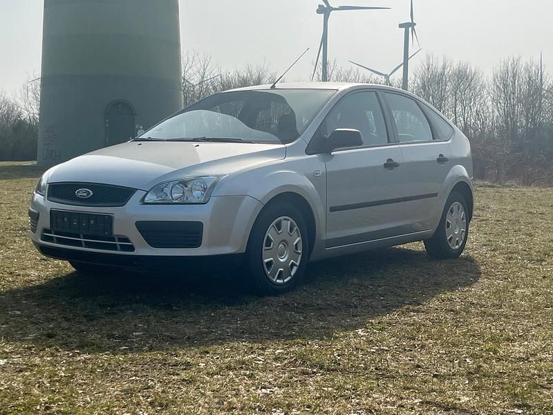 Gebraucht Ford Focus 80 PS (58 kW) 2005 Silber Limousine