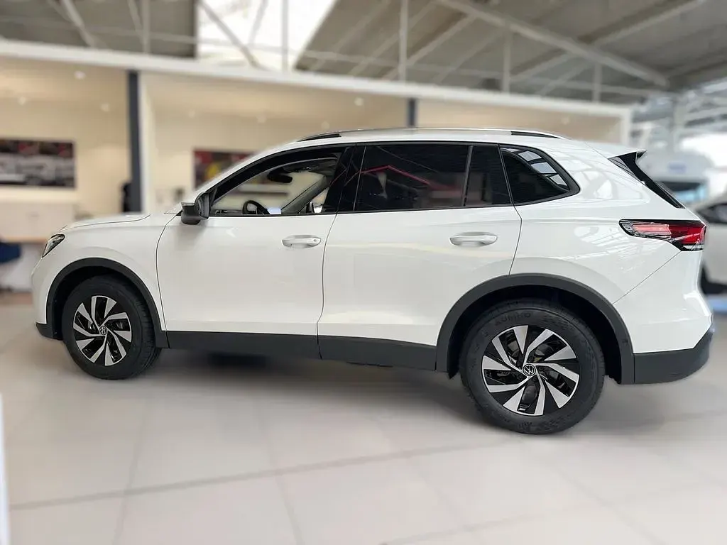 Gebraucht VW Tiguan R 150 PS (110 kW) 2026 Pure white uni SUV