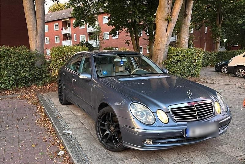 Gebraucht Mercedes E320 224 PS (164 kW) 2003 Blau Limousine