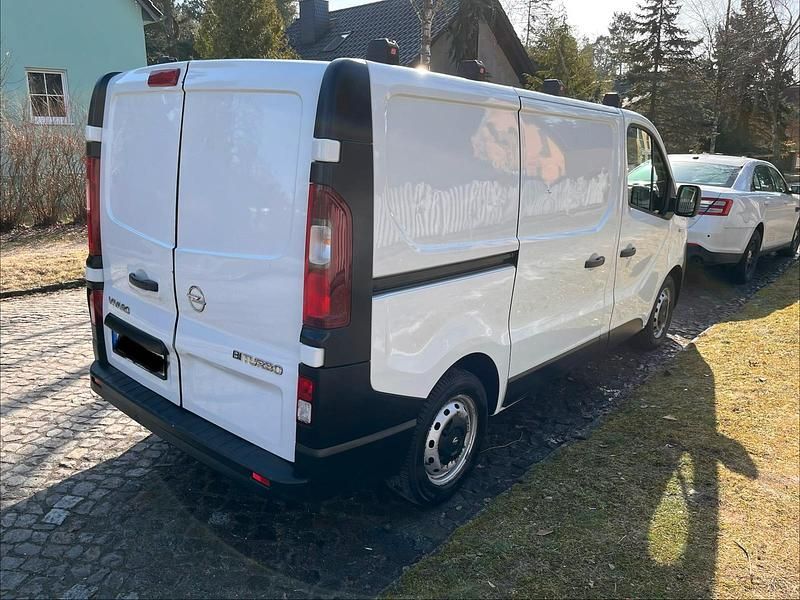 Gebraucht Opel Vivaro 125 PS (91 kW) 2018 Weiß Van / Kleinbus