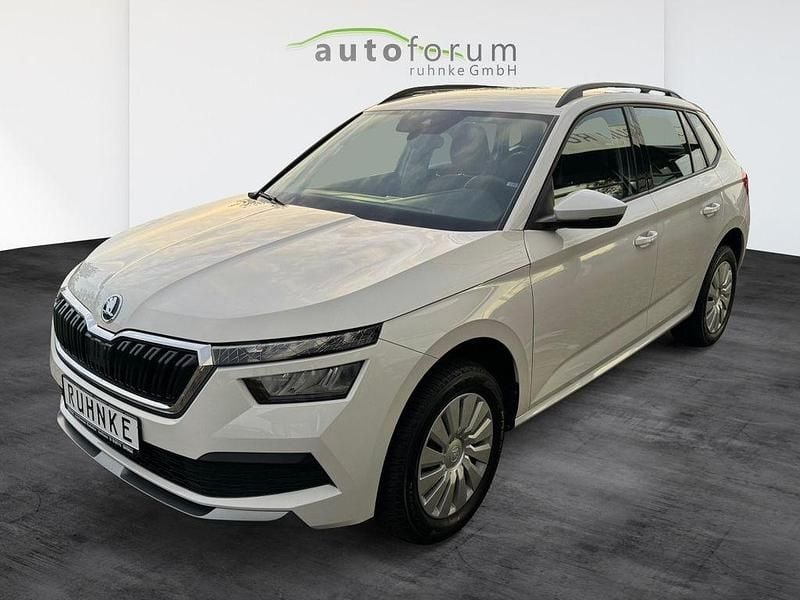 Bila candy/candyweiss Gebraucht 2023 Skoda Kamiq Ambition SUV | 17.990 € (Superpreis) - Bild 1/4