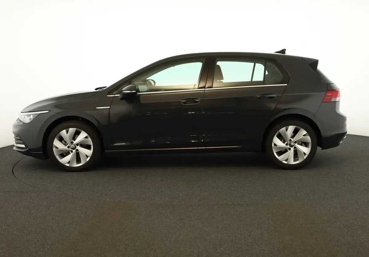 Gebraucht VW Golf Style 150 PS (110 kW) 2024 Uranograu SUV