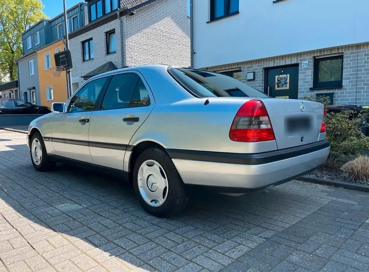 Gebraucht Mercedes C180 122 PS (89 kW) 1999 Silber Limousine