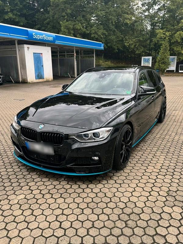 Schwarz Gebraucht 2025 BMW 330 Kombi | 14.200 € - Bild 1/4