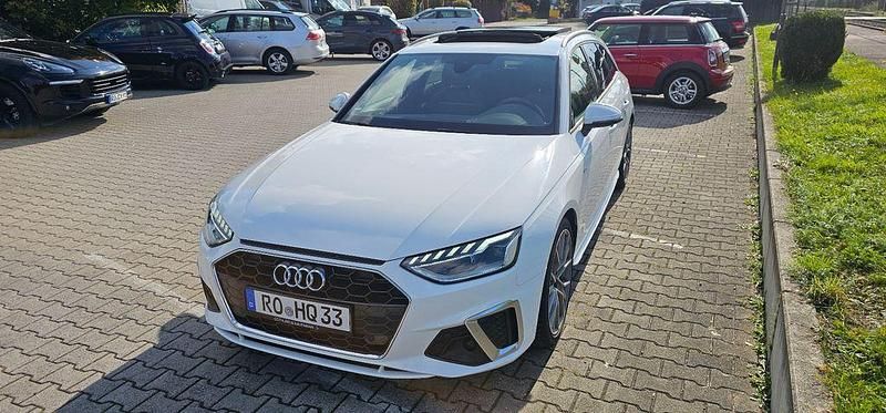 Weiß Gebraucht 2022 Audi A4 S-Line Limousine | 35.000 € - Bild 1/4