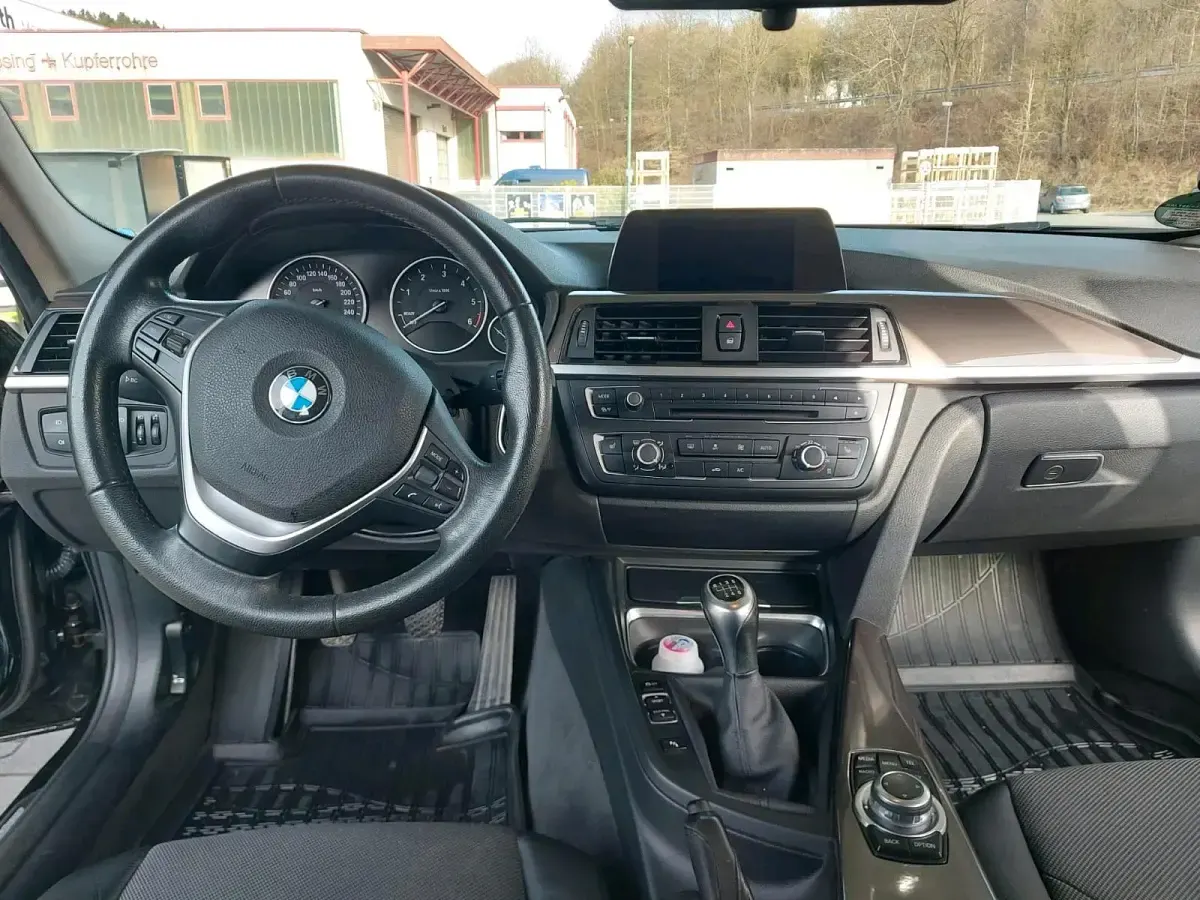 Gebraucht BMW 320 183 PS (134 kW) 2014 Schwarz Kombi