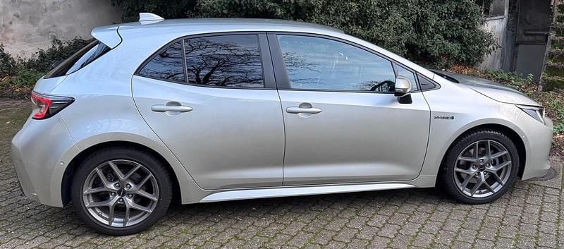Silber Gebraucht 2019 Toyota Corolla Hybrid Limousine | 19.500 € (Fairer Preis) - Bild 1/4