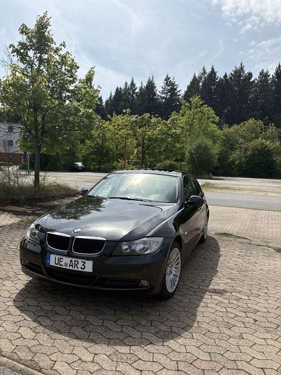 Schwarz Gebraucht 2007 BMW 318 Limousine | 5.700 € (Fairer Preis) - Bild 1/4