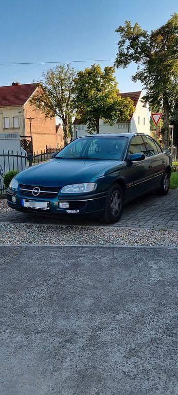 Grün Gebraucht 1996 Opel Omega Limousine | 1.999 € (Fairer Preis) - Bild 1/4