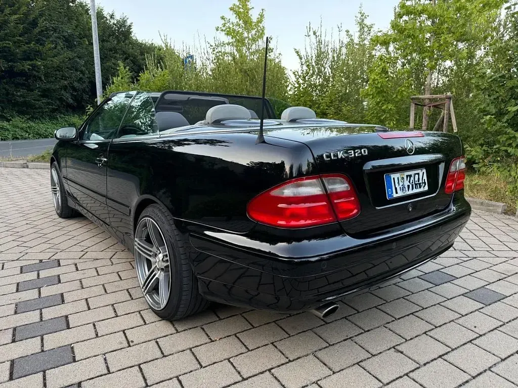 Gebraucht Mercedes CLK320 Elegance 218 PS (160 kW) 2003 Schwarz Cabrio