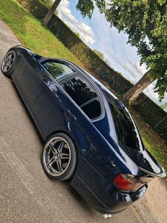 Grau Gebraucht 2007 BMW 330 Sport Line Limousine | 4.990 € (Etwas zu teuer) - Bild 1/4