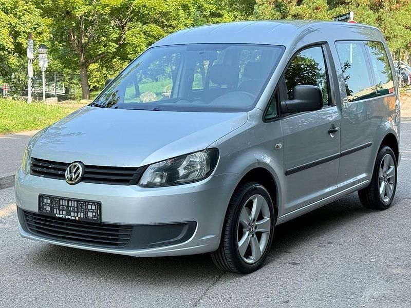 Silber Gebraucht 2013 VW Caddy Startline Van / Kleinbus | 6.890 € (Fairer Preis) - Bild 1/4