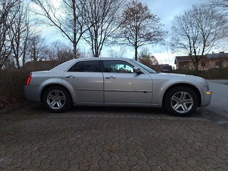 Usado Chrysler 300C 249 CV (183 kW) 2008 Plateado Berlina