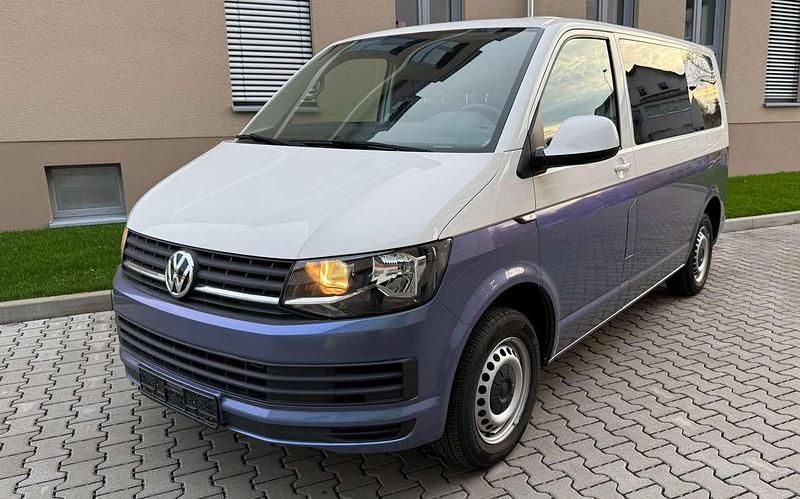 Gebraucht VW Multivan 150 PS (110 kW) 2019 Bluegalacticeffect folierung Van