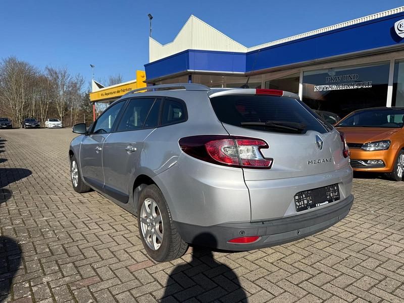 Gebraucht Renault Mégane GrandTour 106 PS (77 kW) 2011 Silber Kombi