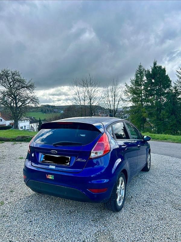 Gebraucht Ford Fiesta SYNC Edition 95 PS (69 kW) 2014 Blau Kleinwagen