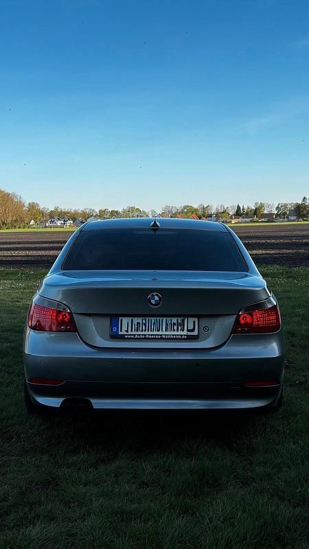 Gebraucht BMW 525 193 PS (141 kW) 2004 Silber Limousine