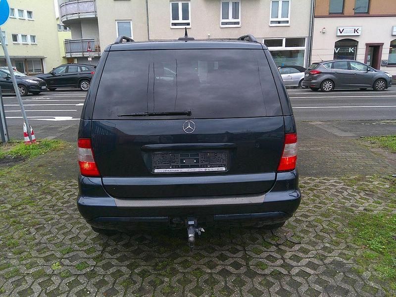 Gebraucht Mercedes ML320 218 PS (160 kW) 2003 Blau SUV