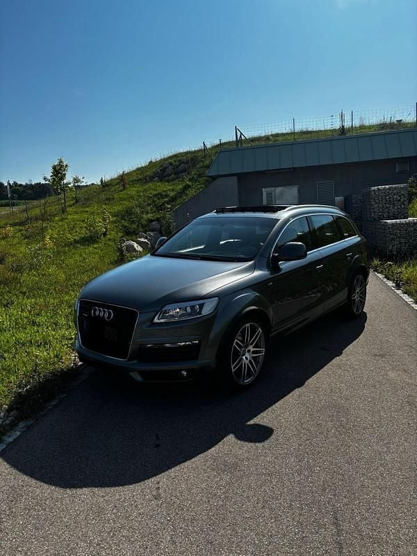 Grau Gebraucht 2007 Audi Q7 S-Line SUV | 11.500 € - Bild 1/4