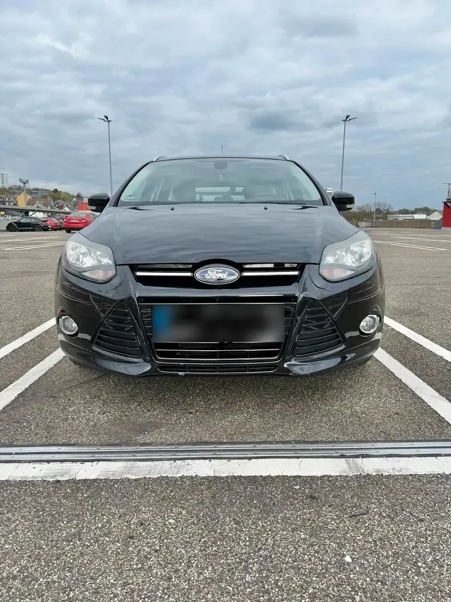 Second-hand Ford Focus 100 CP (73 kW) 2014 Negru Hatchback